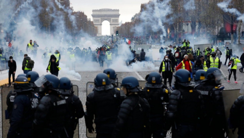 Περισσότερες από 130 συλλήψεις στα επεισόδια των «Κίτρινων Γιλέκων» στη Γαλλία