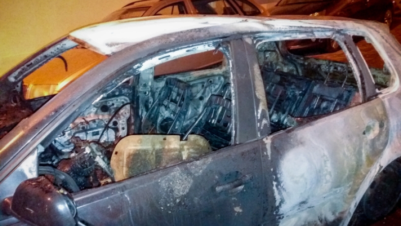Εμπρησμός σε τέσσερα σταθμευμένα αυτοκίνητα στο Νέο Ηράκλειο