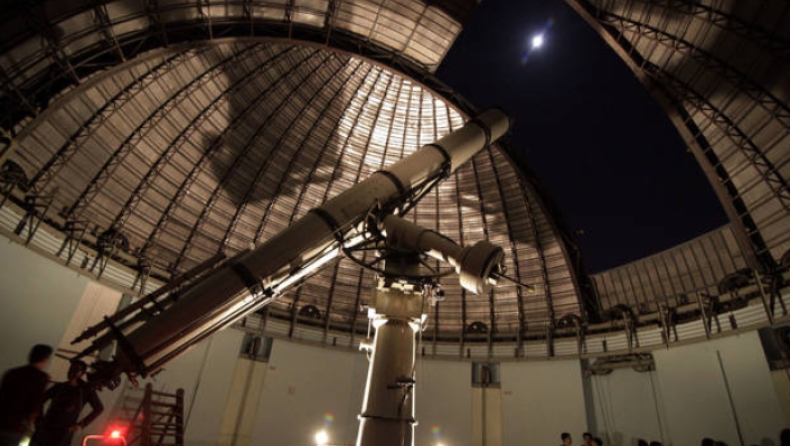 Το Εθνικό Αστεροσκοπείο κατέγραψε 55 λάμψεις από πτώση μετεωροειδών στην επιφάνεια της Σελήνης (pics)
