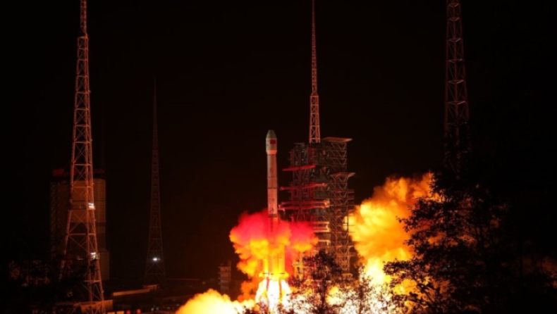 Εκτοξεύθηκε το κινέζικο Chang e-4 με προορισμό την σκοτεινή πλευρά της Σελήνης (vid)