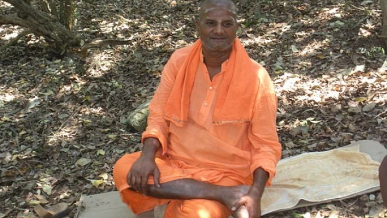 Ινδουιστής μοναχός δηλητηρίασε με αρσενικό γεύμα απόρων, 15 νεκροί και 100 σε κρίσιμη κατάσταση (pic & vid)