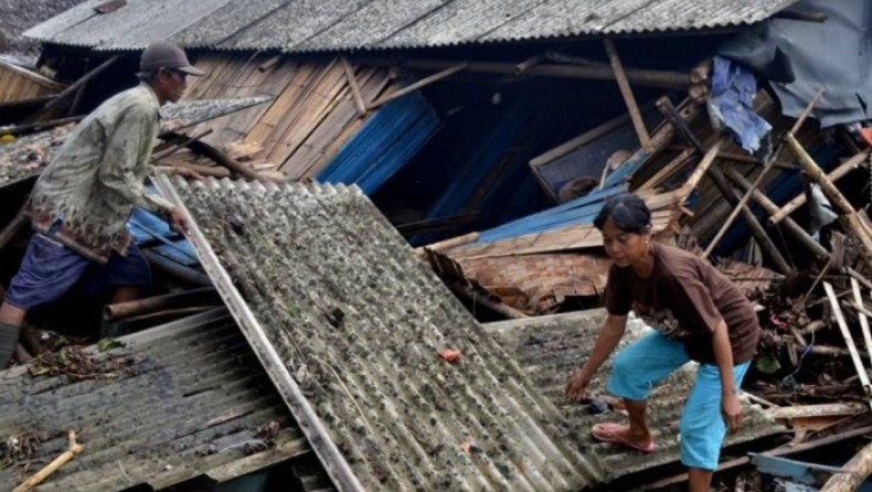Τραγωδία δίχως τέλος στην Ινδονησία: 222 νεκροί, χιλιάδες τραυματίες κι εκατοντάδες αγνοούμενοι (pics & vid)