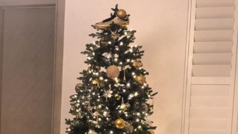 O Κέιν έβαλε το «Χρυσό Παπούτσι» του Μουντιάλ στην κορυφή του δέντρου (pic)