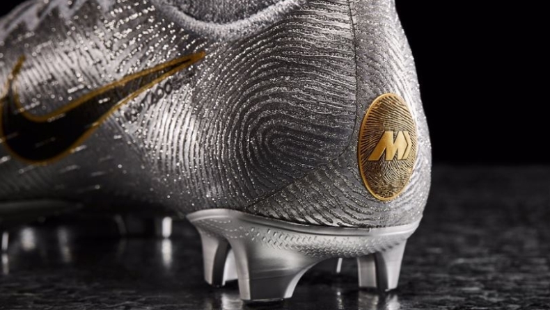 Νέα ασημένια ποδοσφαιρικά παπούτσια για τη Χρυσή Μπάλα του Μόντριτς (pics)