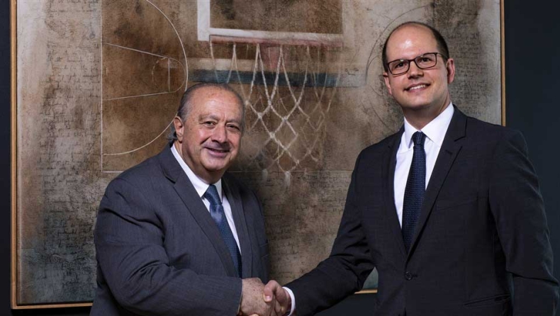 «Ερυθρόλευκα» συγχαρητήρια στον νέο ισχυρό άνδρα της FIBA