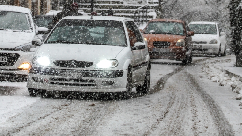 Θεσσαλονίκη: Διεκόπη η κυκλοφορία σε επαρχιακούς δρόμους λόγω χιονόπτωσης και παγετού