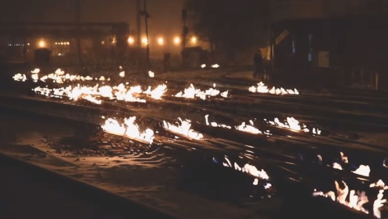 Στην κατάψυξη με -50 βαθμούς Κελσίου οι ΗΠΑ: Φωτιές στις ράγες των τρένων για να λιώσουν οι πάγοι (vid)