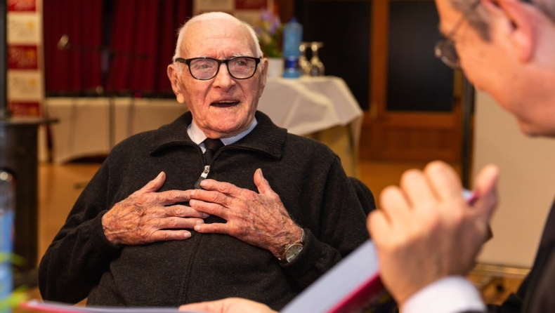 Θα πάει για πρώτη φορά στο «Καμπ Νόου» στα 102 του χρόνια! (vids)