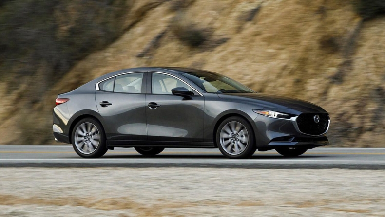 To Mazda3 απαρνείται την οθόνη αφής