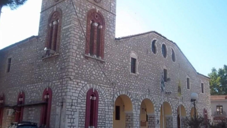 «Καπνός» 130.000 ευρώ και πολύτιμες εικόνες από εκκλησία στον Τύρναβο: Άφαντος ο πρώην ιερέας