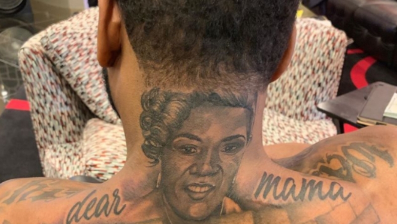 Oυόλ: Έκανε τατουάζ για τη μητέρα του που διεγνώσθη με καρκίνο (pic)