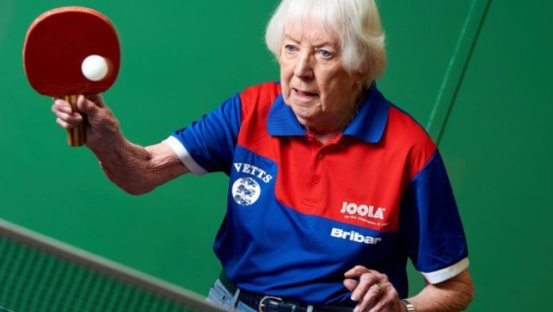 Είναι 86 ετών και είναι Παγκόσμια πρωταθλήτρια στο πινγκ πονγκ (vid)