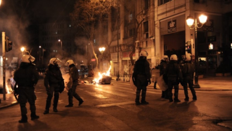 Επεισόδια στην Αθήνα σε πορεία διαμαρτυρίας για τον θάνατο Νιγηριανού στο Α.Τ. Ομόνοιας (pics)