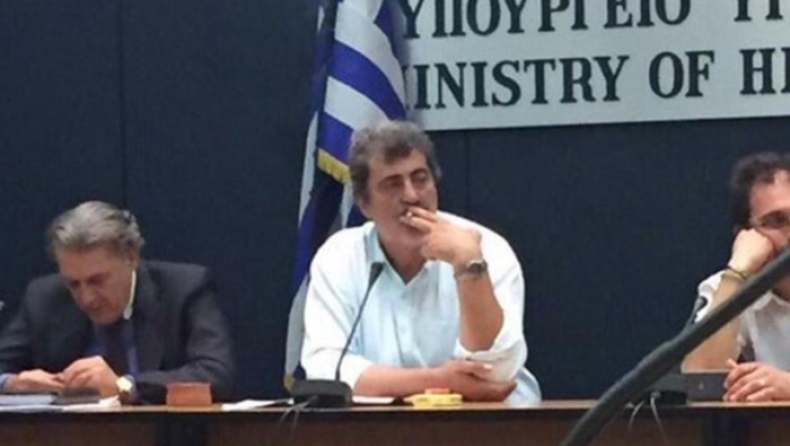 Πολάκης σε Επίτροπο Υγείας: «Το τσιγάρο θα το κόψω όταν θέλω... ok guy?» (pic)