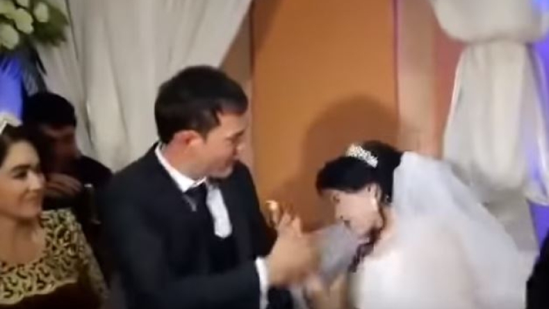 Γαμπρός χαστούκισε τη νύφη επειδή του έκανε πλάκα με την τούρτα (vid)