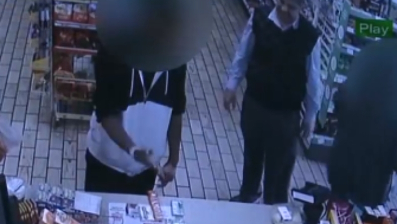 Πεινασμένος πιτσιρικάς προσπάθησε να κλέψει μίνι μάρκετ και ο ιδιοκτήτης του πρόσφερε φαγητό (pic)