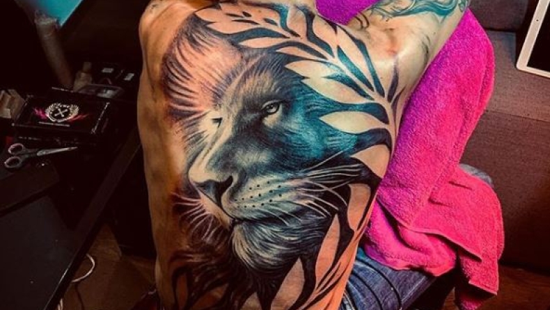 Φανταστικό τατουάζ του Ριγκόνι με ένα τεράστιο λιοντάρι στην πλάτη (pic)