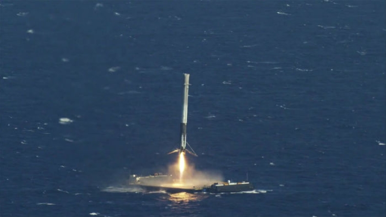 Έπεσε από το πλοίο το κεντρικό τμήμα του μεγάλου πυραύλου Falcon Heavy της Space X