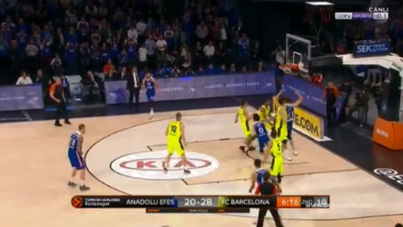 Εφές - Μπαρτσελόνα: Alley oop κάρφωμα ο Πλάις (vid)