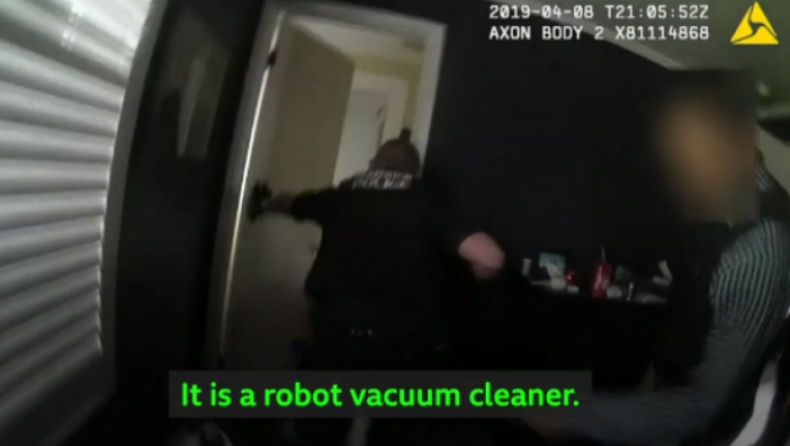 Αστυνομική επιχείρηση εξελίχθηκε σε φιάσκο: Έψαχναν τον διαρρήκτη και βρήκαν τον καθαριστή - ρομπότ (vid)
