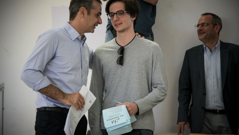 Ο Μητσοτάκης ρώτησε για τον γιο του: «Τι θα ψηφίσεις;» (vid)