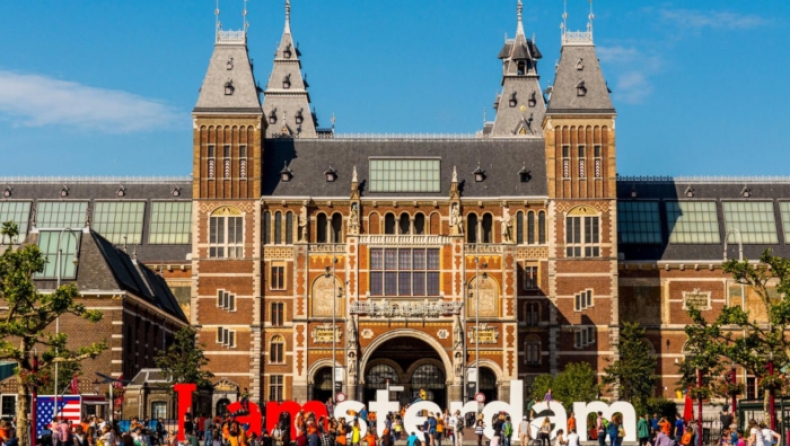 Η Ολλανδία εξετάζει το ενδεχόμενο να βάλει πλαφόν στους τουρίστες που κατακλύζουν τη χώρα (pics)