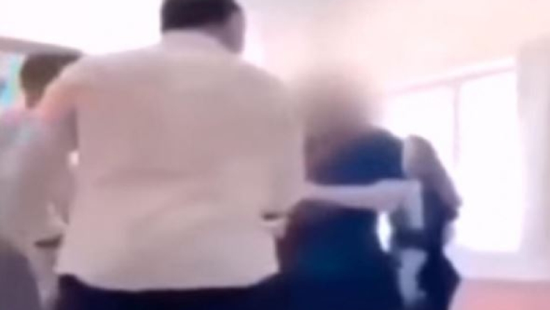 Σάλος στην Κύπρο με βίντεο που δείχνει καθηγητή να χτυπά μαθήτρια (vids)