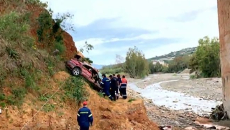 Θανατηφόρο τροχαίο στην Κρήτη: Αυτοκίνητο έπεσε σε γκρεμό (vid)