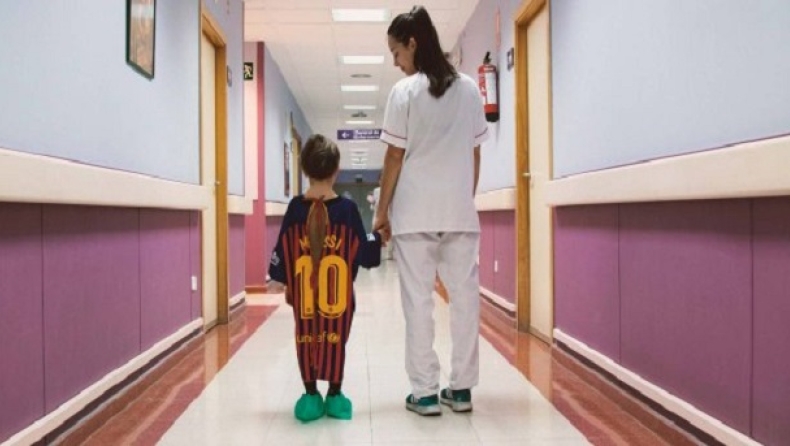 Νοσοκομείο στην Ισπανία έχει πλέον ρόμπες για τα παιδάκια με... φανέλες των ομάδων! (vid)