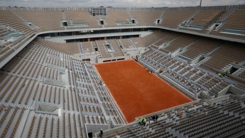Roland Garros: Η «μεταμόρφωση» του κορτ που θα παίξει ο Τσιτσιπάς (vid)