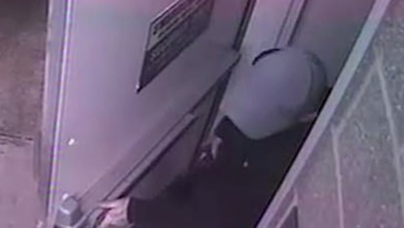 Το βίντεο με τον Ρούνεϊ, τη λάθος πόρτα στο αεροδρόμιο και τη σύλληψη (vid)