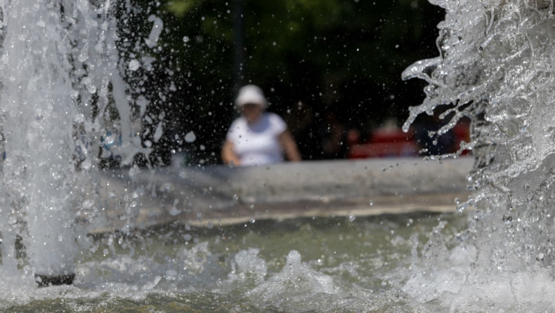 Αυξάνονται οι ζεστές μέρες στην Ελλάδα και μειώνονται οι δροσερές νύχτες