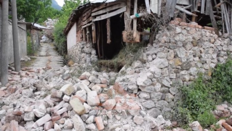 Αλβανία: Τέσσερις τραυματίες και ζημιές σε 100 σπίτια από τους σεισμούς (pics & vid)