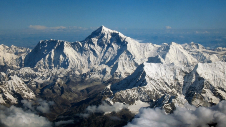 Θρίλερ στο Έβερεστ: Οκτώ ορειβάτες αγνοούνται μετά από χιονοστιβάδα