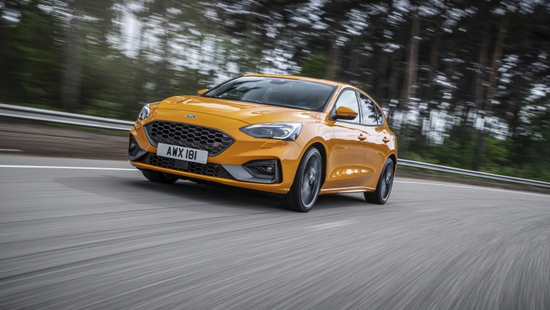 Το εκρηκτικό νέο Ford Focus ST μας... συστήνεται! (pics & vids)