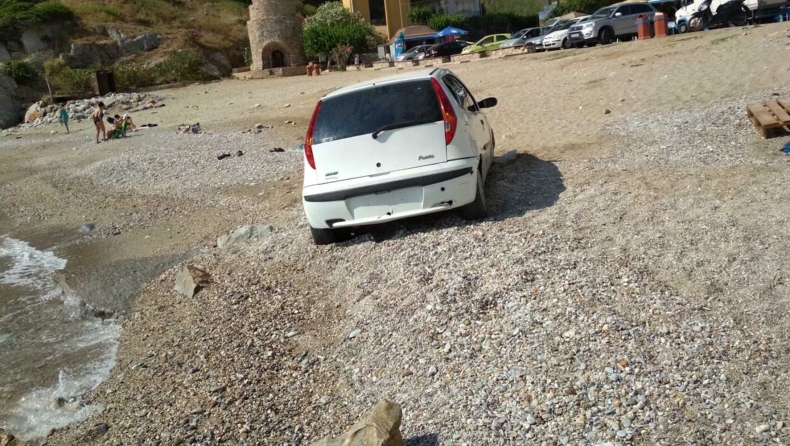Οδηγός στην Κρήτη πάρκαρε το αυτοκίνητο στα 2 μέτρα από την θάλασσα (pics)