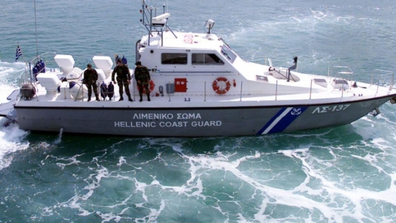 Επιχείρηση διάσωσης δύο ατόμων που βούτηξαν στη θάλασσα για να σώσουν ανήλικα παιδιά
