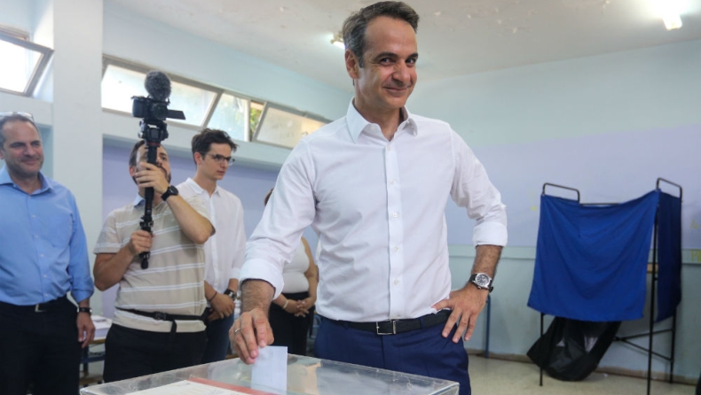 Εκλογές 2019: Αποθέωση, ένταση και... ψιλές εκεί που ψήφισε ο Μητσοτάκης (vids)