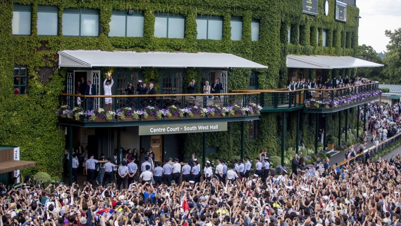 Wimbledon: Η αποθέωση από τον κόσμο και το "μπράβο" της Ναβρατίλοβα (vids)