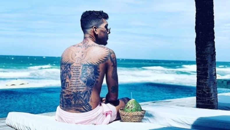 Φιρμίνο: Έκανε και αυτός τατουάζ το τρόπαιο του Champions League (pic)