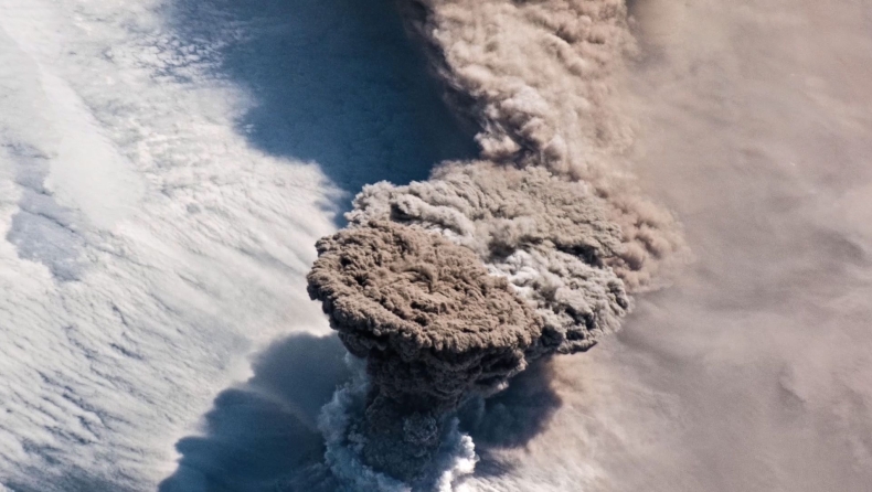 Πώς φαίνεται μια έκρηξη ηφαιστείου από το διάστημα! (vid)