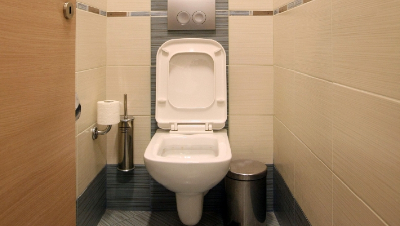 Ένας Βέλγος κάθισε σε μια λεκάνη τουαλέτας επί 5 ημέρες, για να σπάσει ένα ανύπαρκτο ρεκόρ