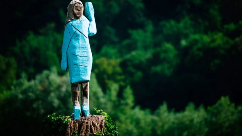 Η Μελάνια Τραμπ απέκτησε το πιο τρομακτικό άγαλμα στην Σλοβενία