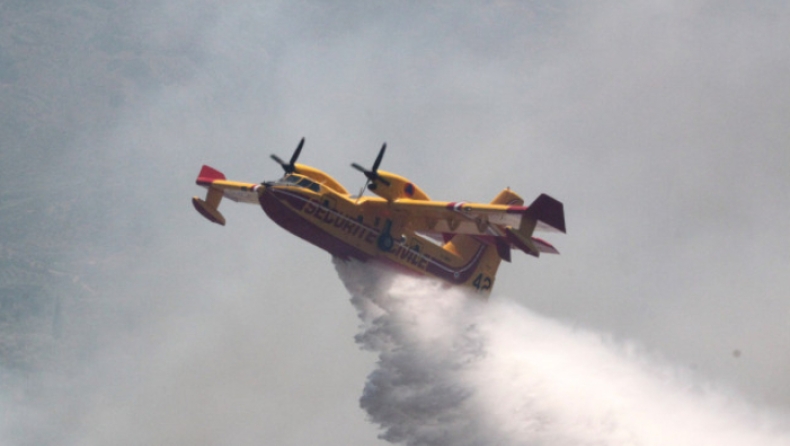 Κροατία και Ιταλία στέλνουν πυροσβεστικά αεροσκάφη στην Εύβοια (vid)