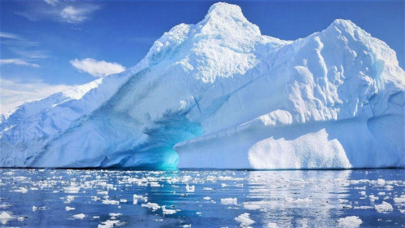 Ισλανδική πλακέτα στη μνήμη του πρώτου παγετώνα της που εξαφανίσθηκε λόγω κλιματικής αλλαγής