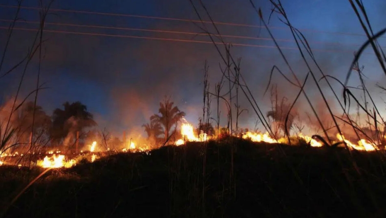O Mπολσονάρου στέλνει τον στρατό στις πυρκαγιές του Αμαζόνιου