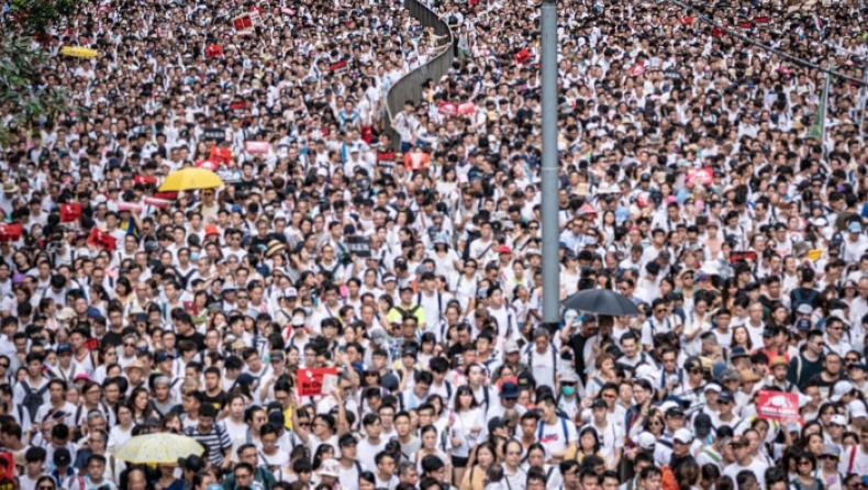 Χονγκ Κονγκ: Οι διαδηλωτές είναι νέοι, μορφωμένοι και πολύ... οργισμένοι