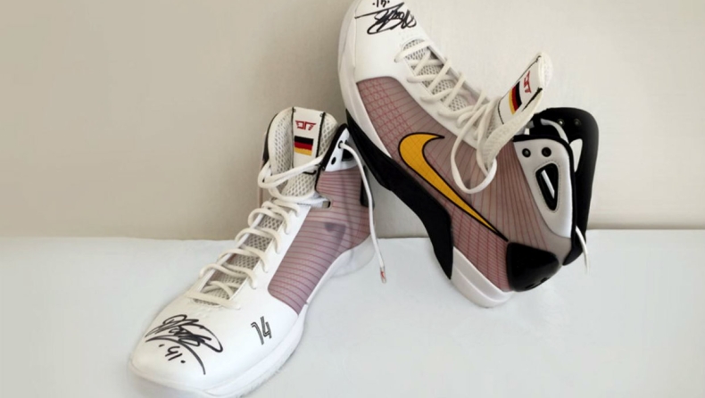 Νοβίτσκι: Σε δημοπρασία παπούτσια που σχεδιάστηκαν για το... Eurobasket 2009! (pics)