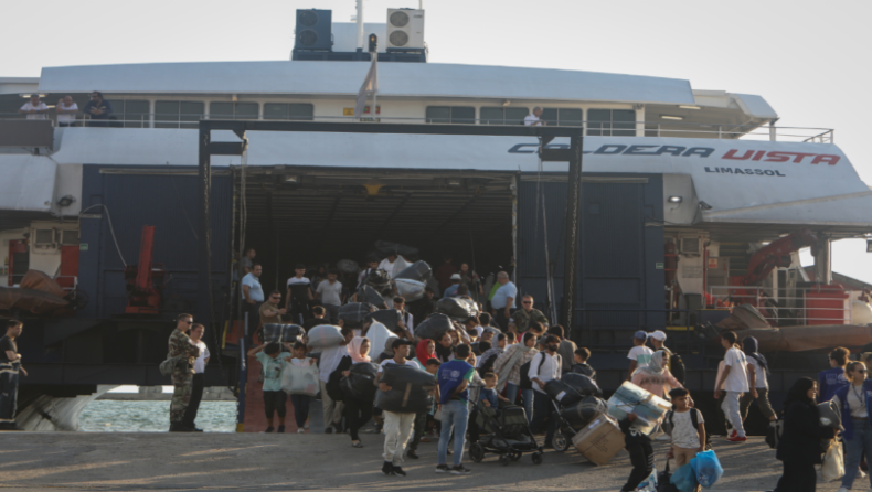 Ολοκληρώθηκε η επιχείρηση μετακίνησης 1.500 προσφύγων από τη Μόρια (pics)