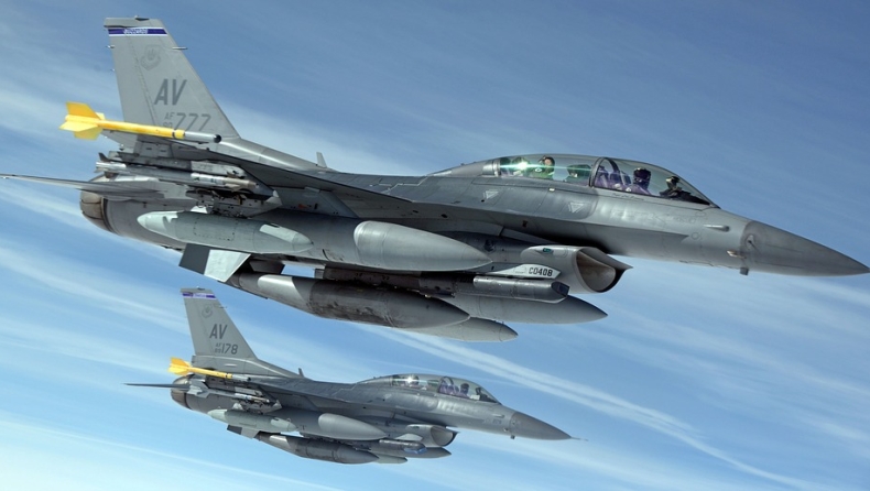 Πιλότοι επέζησαν από συντριβή αεροσκάφους F-16
